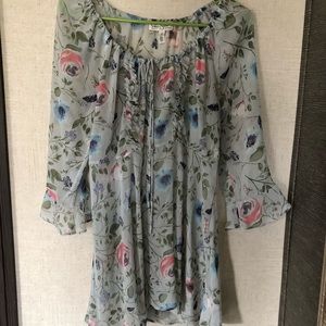 Jessica Simpson maternity top